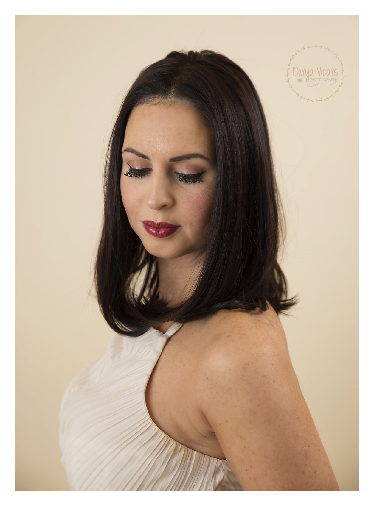 Maternity Photo with Dark Straight Hair and Red Lips