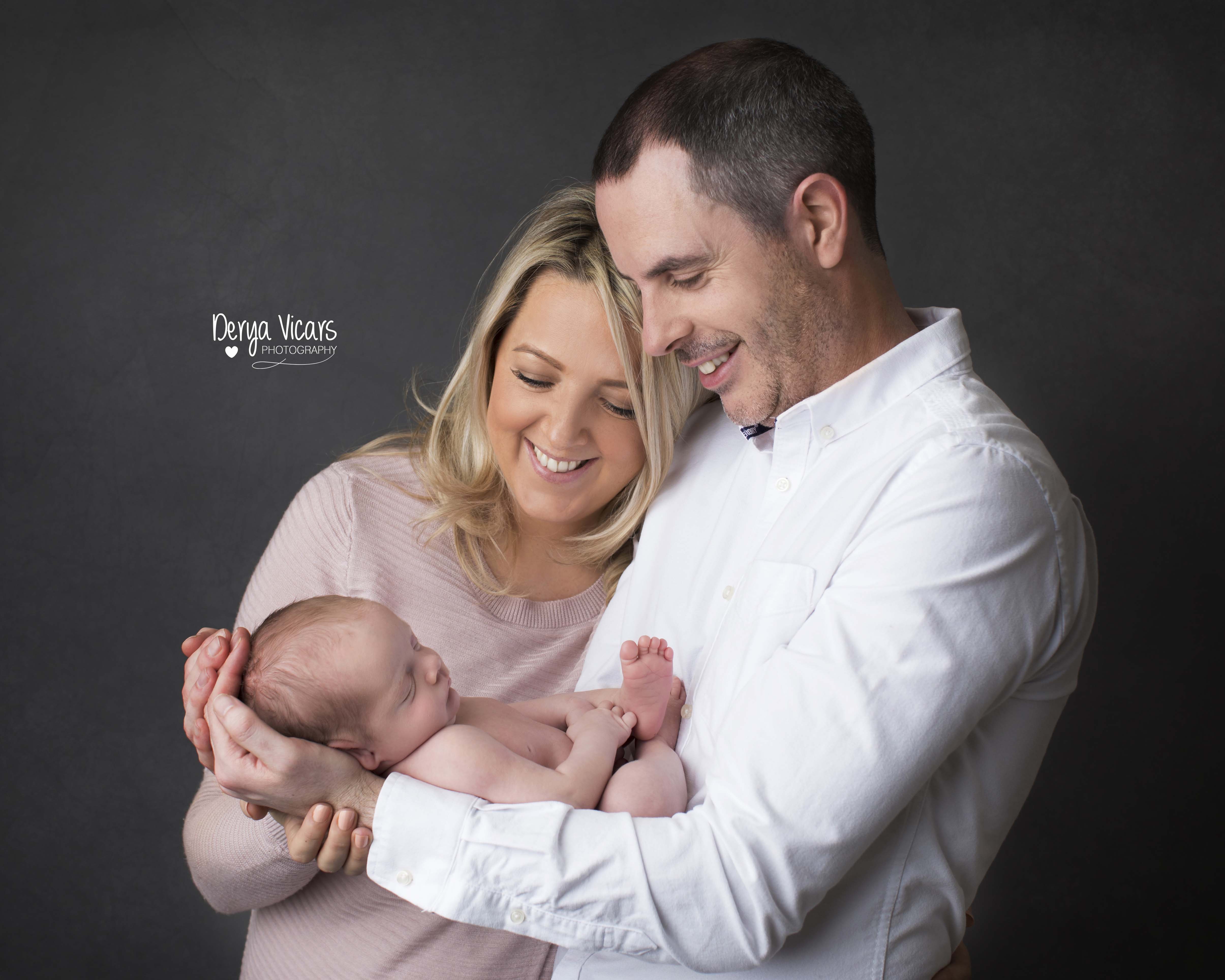 newborn baby photoshoot with parents